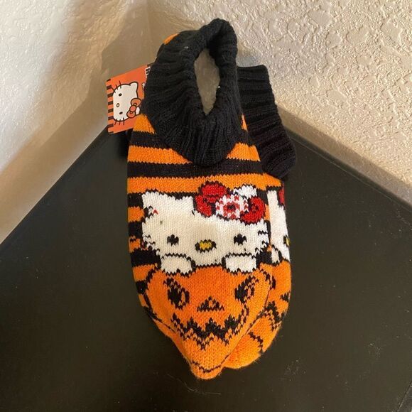 Hello Kitty Halloween Slipper Socks - Picture 1 of 4
